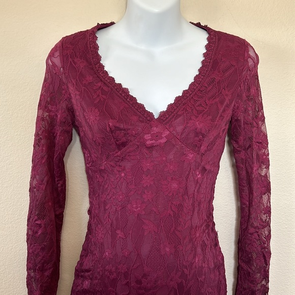 Pinkblush Plum Maroon Burgundy Long Sleeve Lace V-Neck Maternity Fitted Dress - Picture 4 of 12